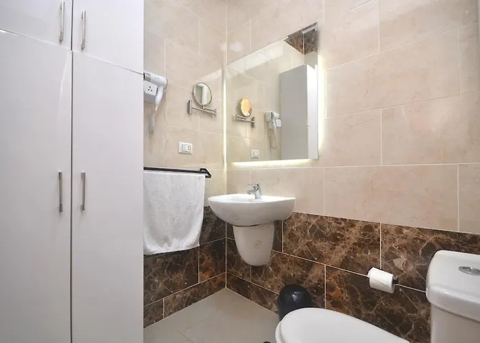 1br In La Prestigia, Old Sheraton Road *